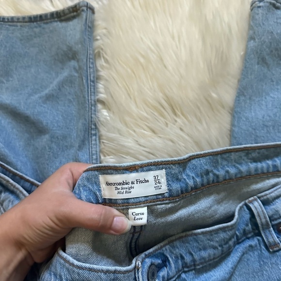 ABERCROMBIE & FITCH Curve Love The Straight Mid Rise Jeans - Picture 5 of 7
